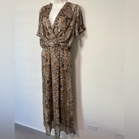 Runway Paris V Neck Maxi Dress in Snakeskin Print - Picture 4 of 12